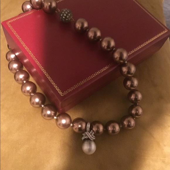 18kt brooch with large snap closure bale